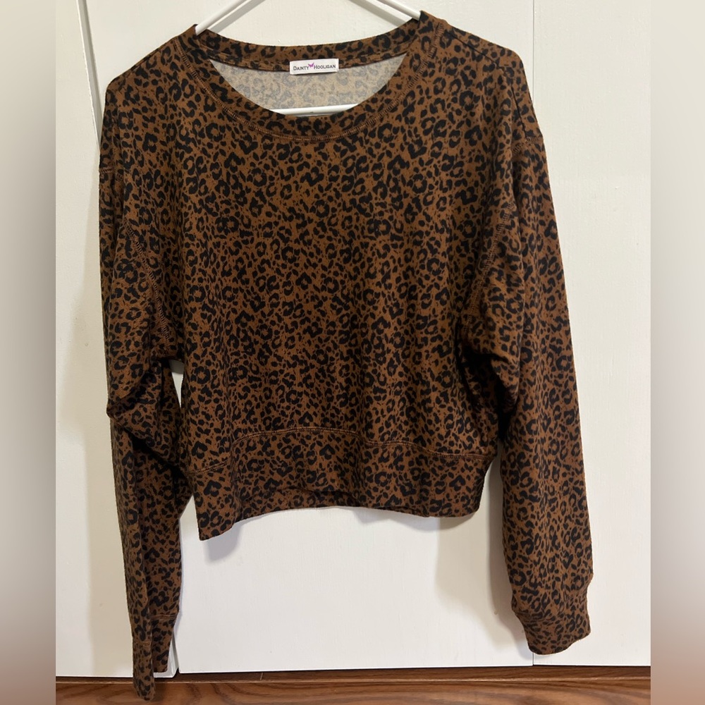 Women’s Cheetah/Leopard Sweater/Blouse